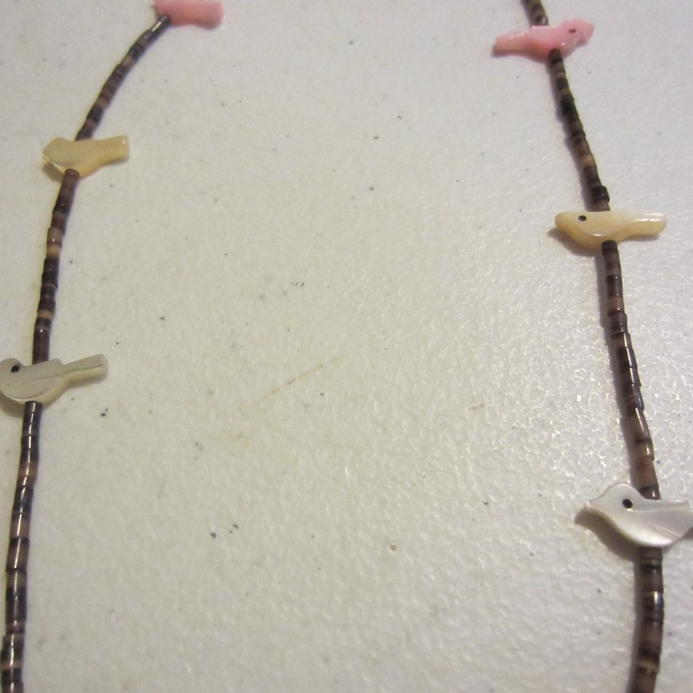 Heishi with carved stone animals necklace - Picture 4 of 6